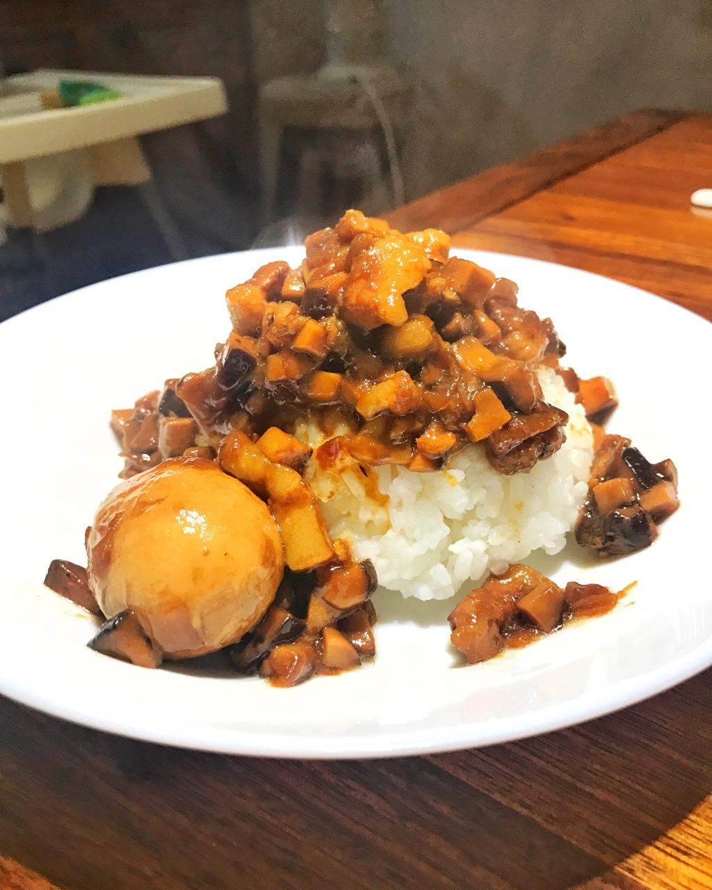 蛋蛋蛋不疼小姐做的洋葱酥卤肉饭