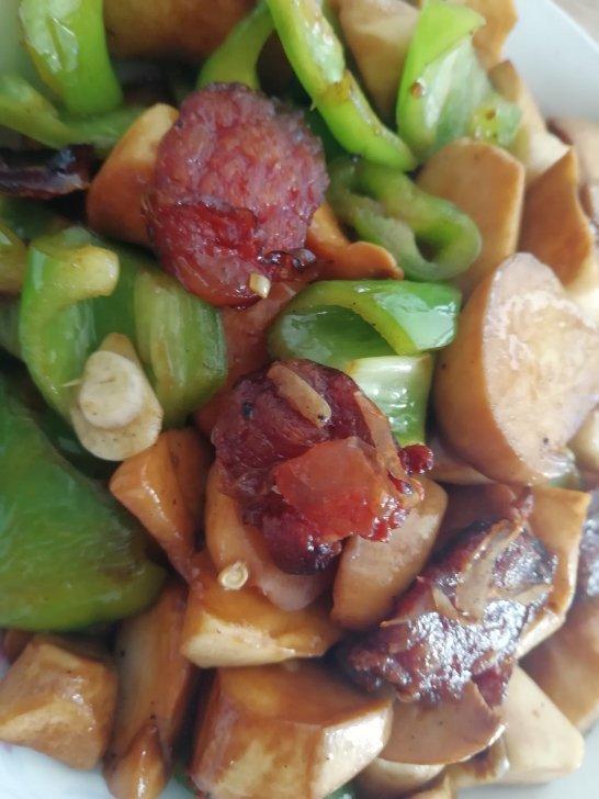 快手下饭菜：杏鲍菇尖椒炒腊肠