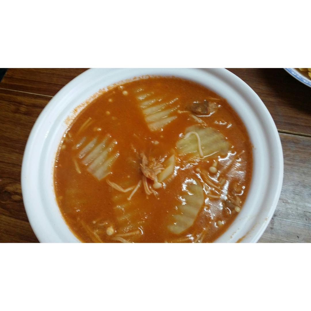 金针菇肥牛番茄锅