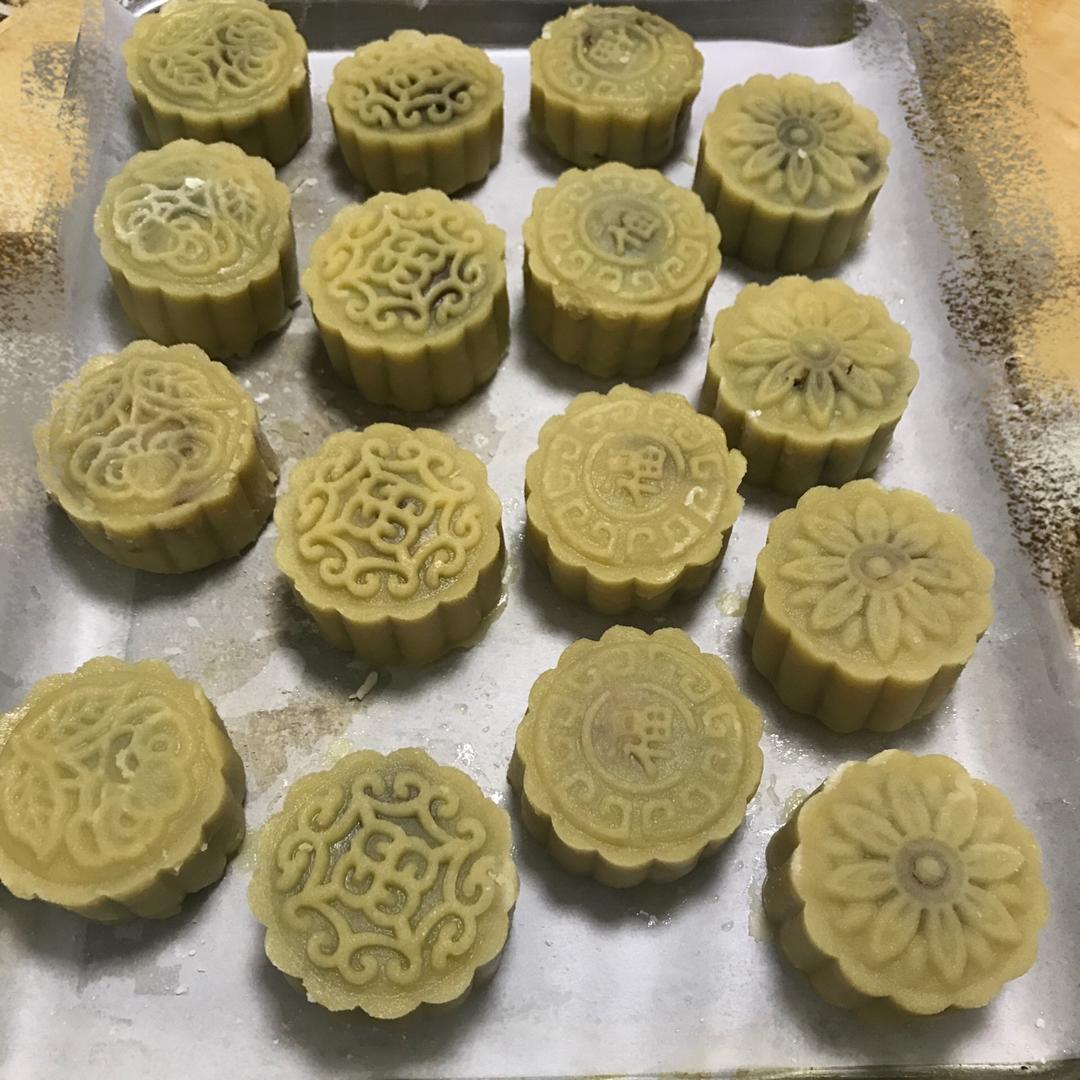 广式月饼－－蛋黄豆沙月饼