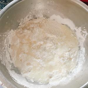 零失败甜品-奶香红糖坚果糯米卷的做法 步骤5