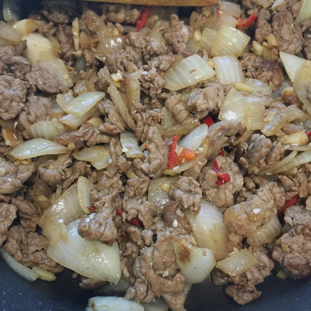 孜然洋葱炒牛肉粒