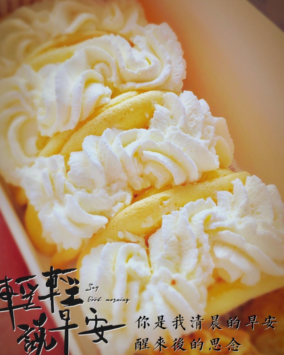 韩国最热门的甜品店Le Bread Lab的草莓蛋糕卷