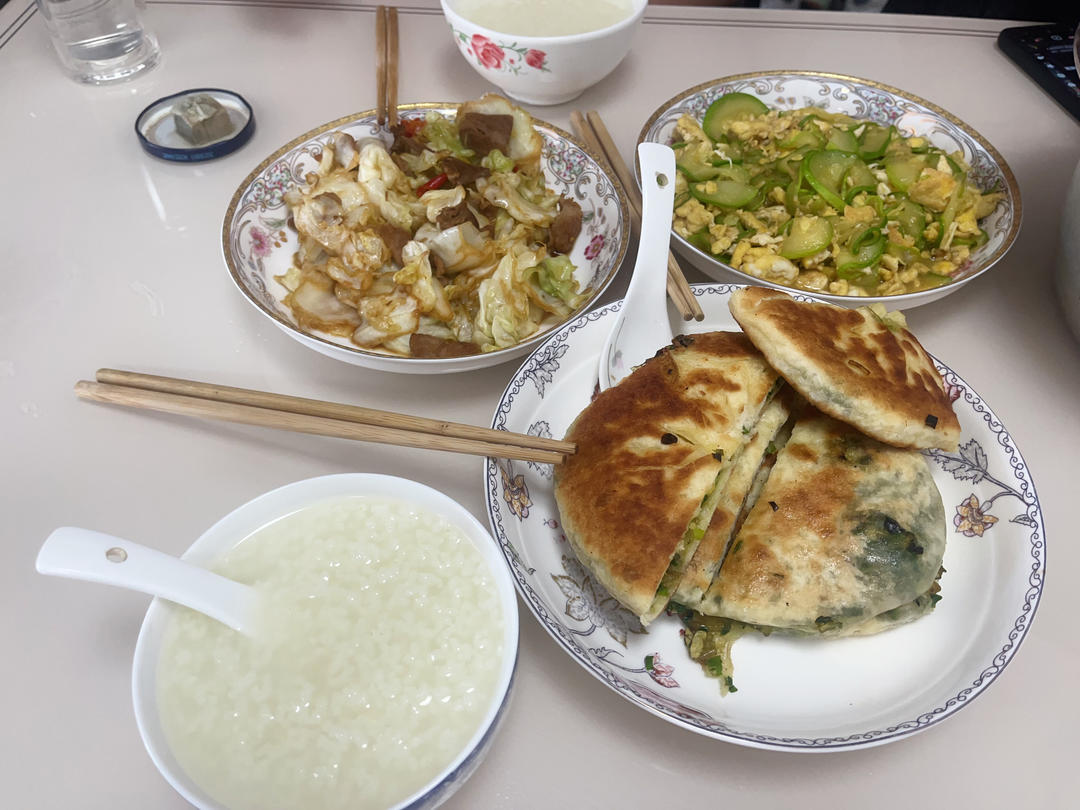 不用揉面，不用擀皮的韭菜鸡蛋发面馅饼