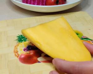 情人节奉上:彩虹水果🍎酸奶燕麦片🌸的做法 步骤2