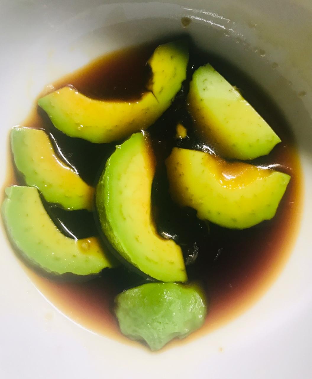 牛油果蘸酱油