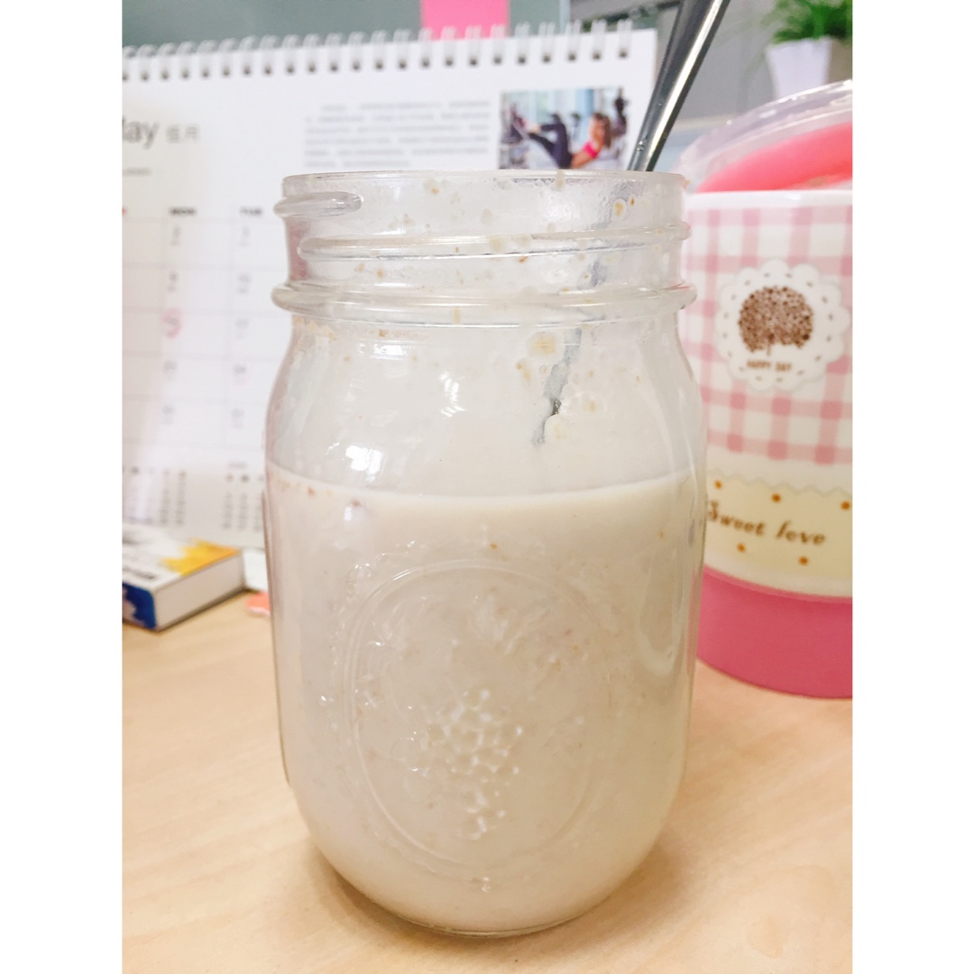 香蕉燕麦奶昔