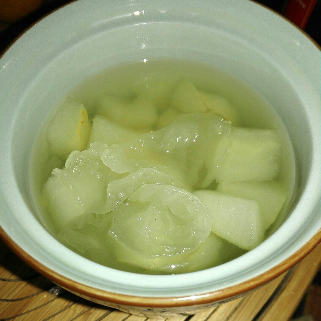 冰糖百合银耳雪梨汤