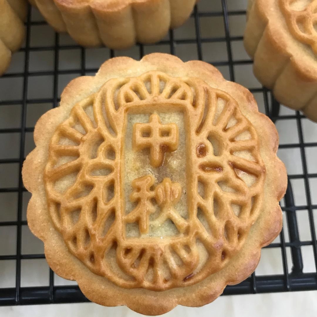 广式月饼—蛋黄莲蓉月饼