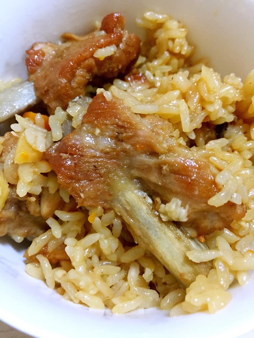 喷香排骨焖饭（爆好吃）