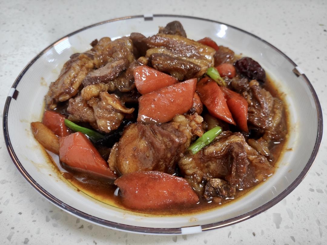 红焖羊肉炖胡萝卜