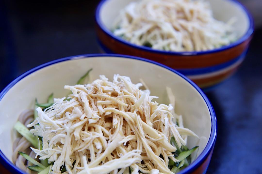 【鸡丝凉面】