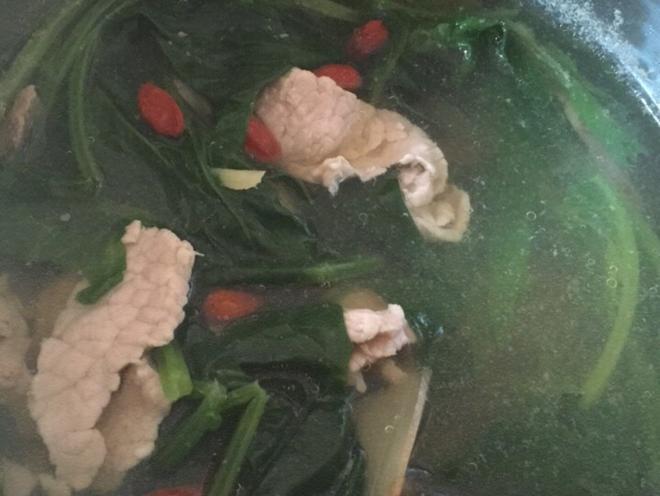 菠菜猪肝清汤的做法