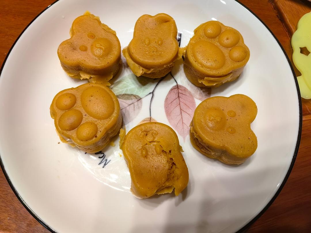 宝宝辅食:苹果红枣蒸糕
