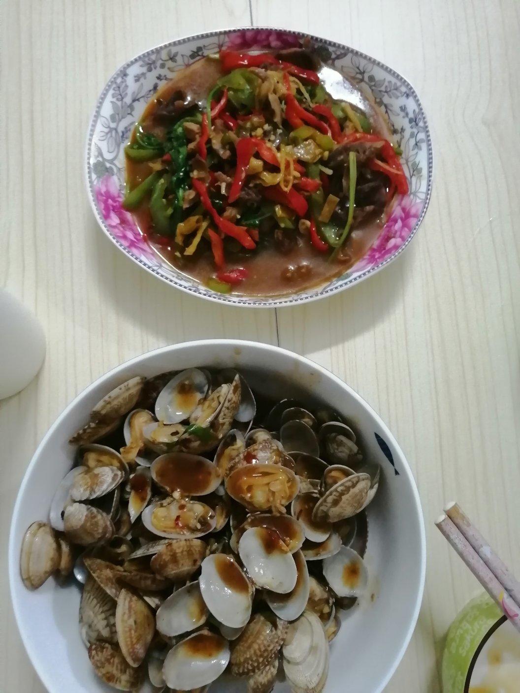 超级下饭                       蒜苔酸辣鸡胗