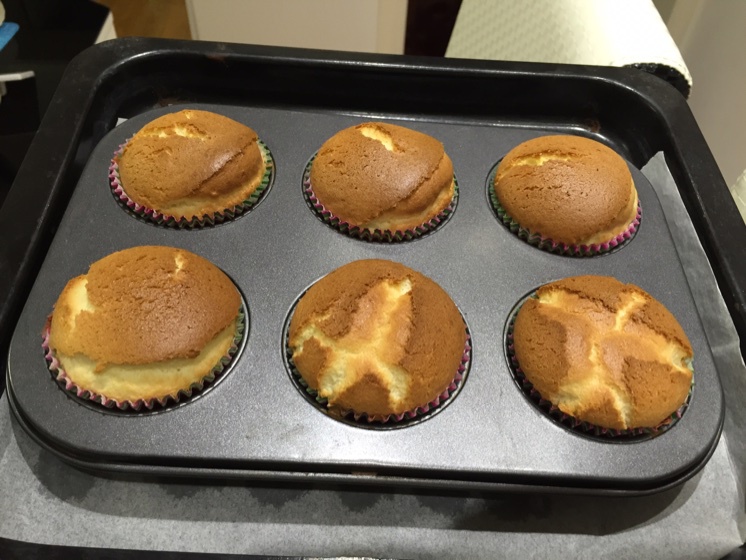 软绵绵戚风纸杯蛋糕