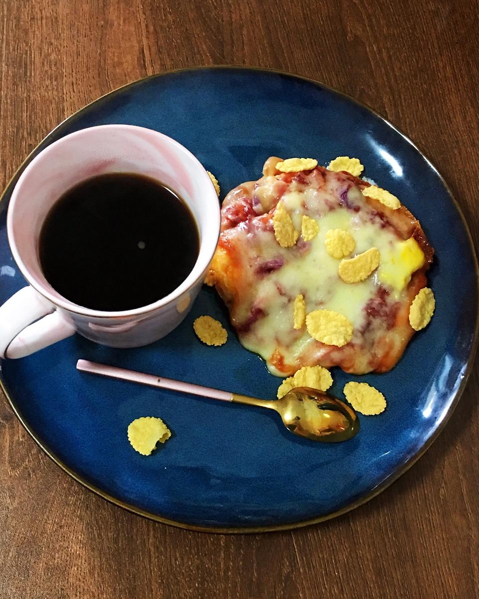 只需摆好材料去微波！惊艳全家的早餐端上桌：香肠奶酪烘蛋