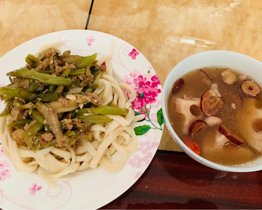 花生莲藕排骨汤
