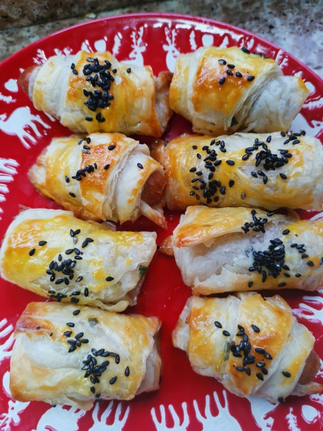 香肠酥皮卷：手抓饼皮还能这样吃，不用和面快速搞定早餐