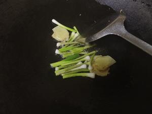 一鱼两味：葛菜生鱼汤和姜葱炒生鱼片的做法 步骤8