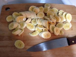 蜂糖花生醬香蕉的做法 步骤1