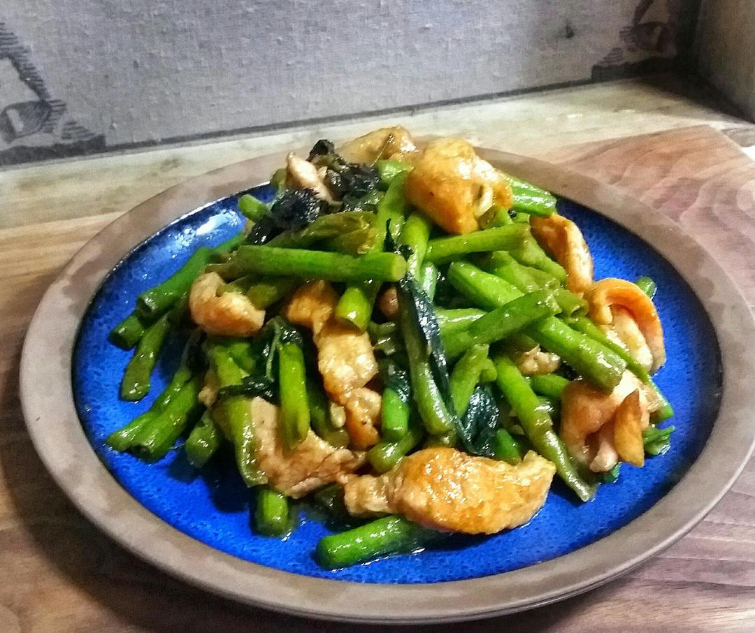 紫苏猪板根炒豆角的做法
