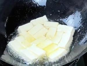 小白菜炒嫩豆腐的做法 步骤2