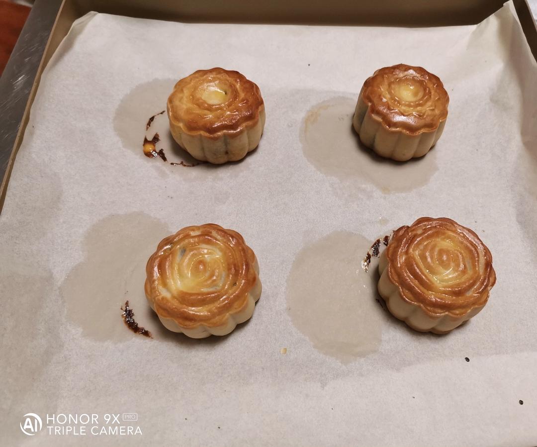 广式月饼－－蛋黄豆沙月饼