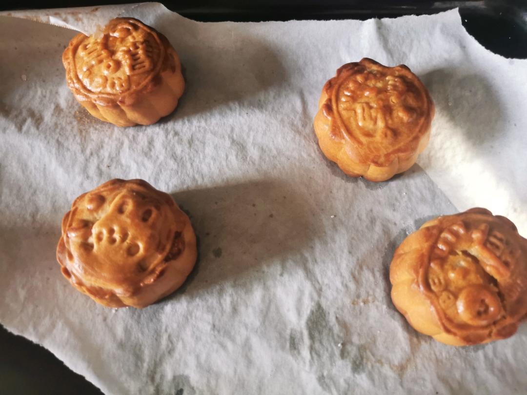 广式月饼—蛋黄莲蓉月饼