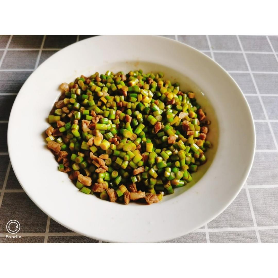 🥳超级入味的蒜苔炒肉