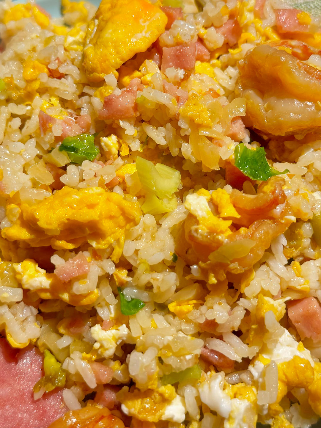 儿子小时候常吃的蛋炒饭：四季豆虾仁火腿肠蛋炒饭