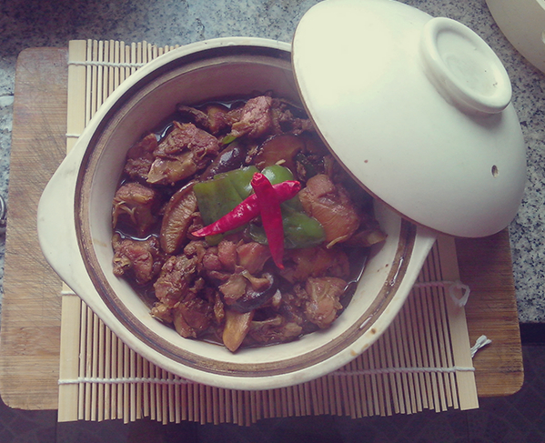 黄焖鸡，老板再来碗米饭。