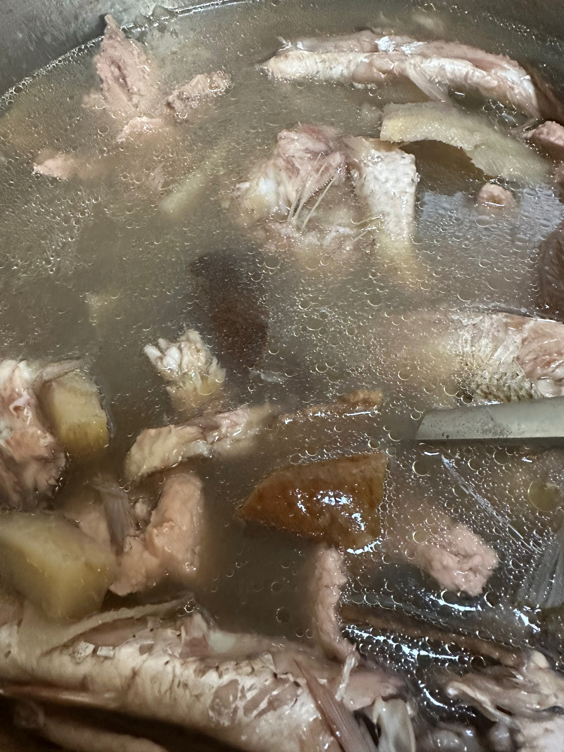 赤小豆鲮鱼粉葛汤的做法