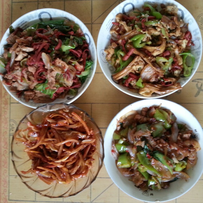 家常青椒干煸五花肉