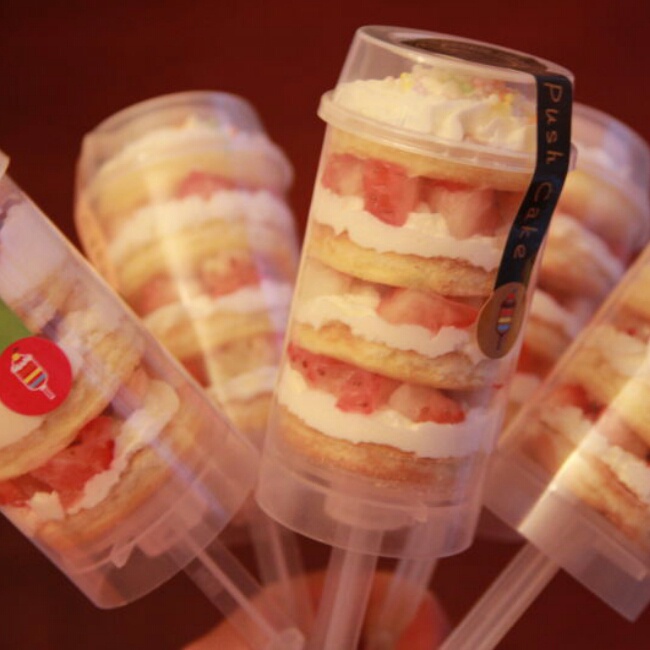 小柳柳828做的彩虹推推乐蛋糕!pushcake