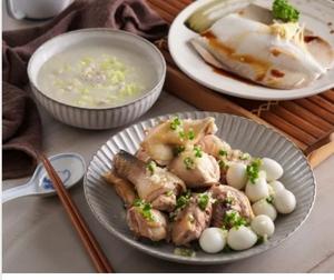 清白鍋-香葸蛋雞+姜絲虱目魚+高麗菜肉粥，在家自煮快乐全家餐/蒸鲜海鲜火锅粥的做法 步骤2