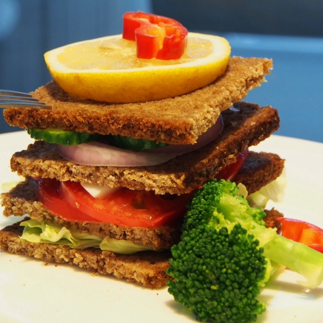 煎蛋火腿全麦三明治