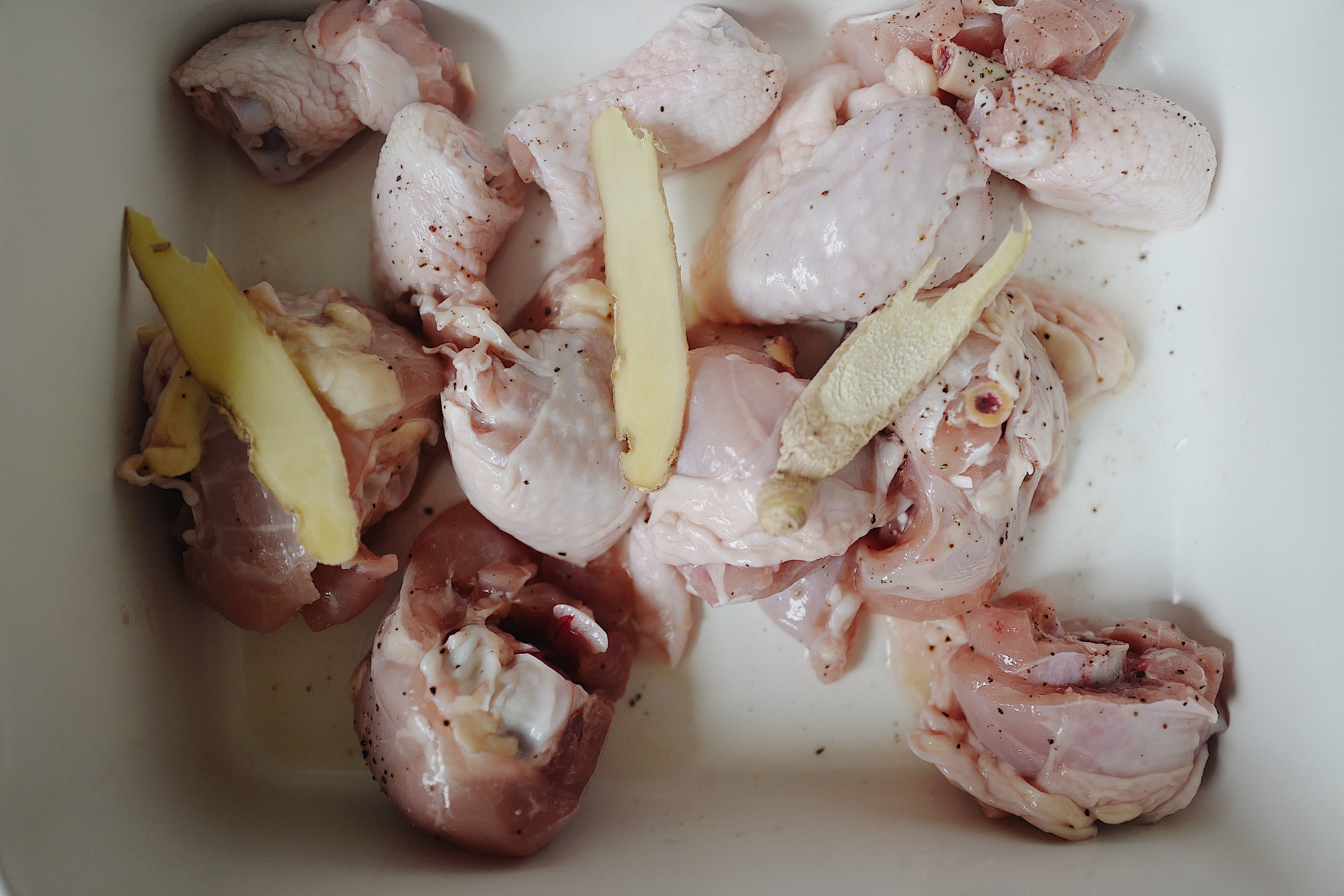 小米椒葱油无水焗鸡-铸铁锅版的做法 步骤1