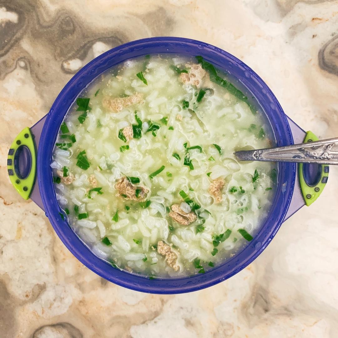 皮卡宝宝爱吃饭