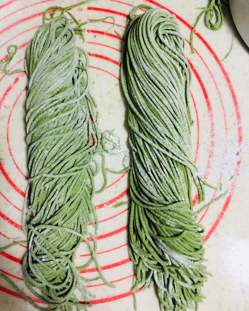 自制纯天然蔬菜汁彩色面条
