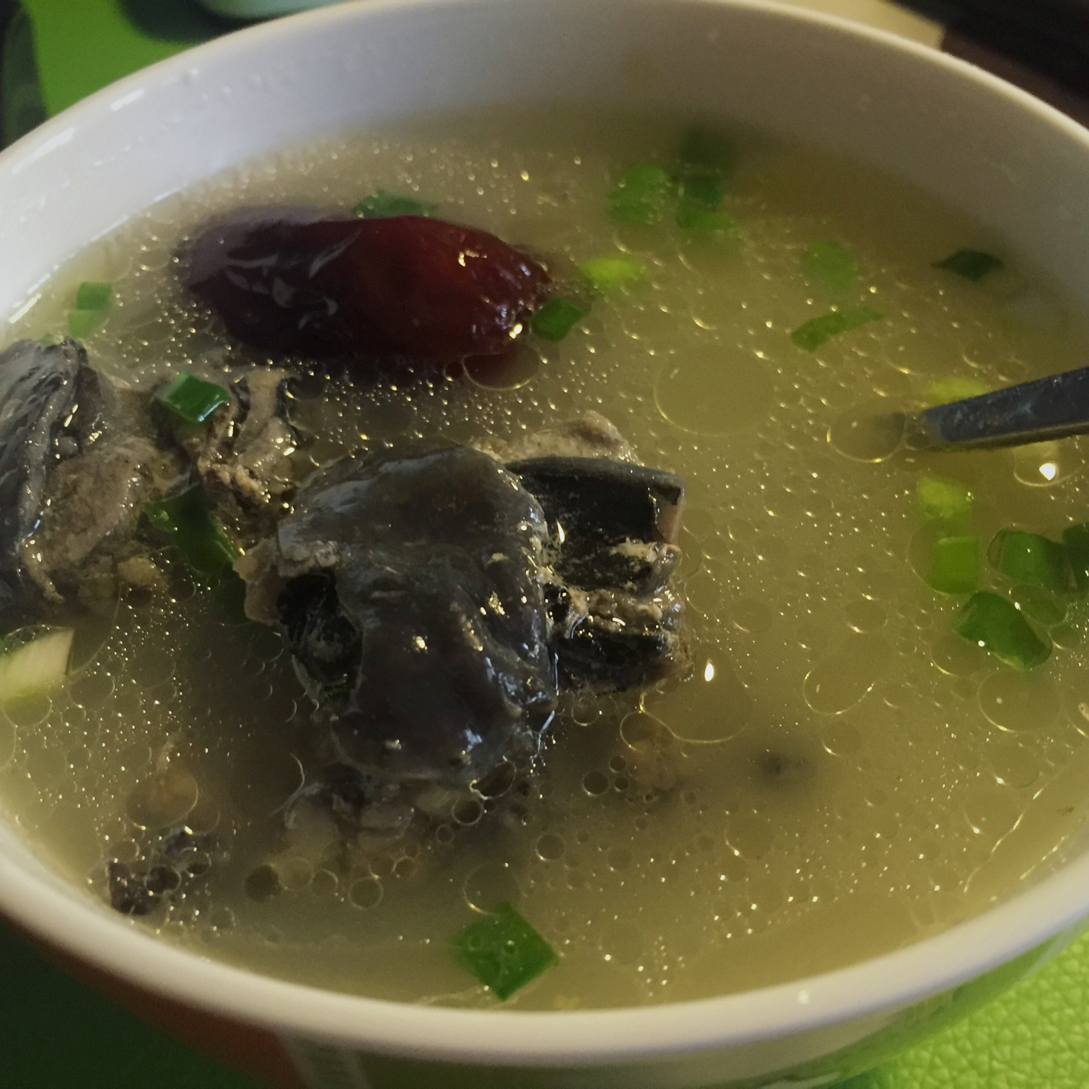 枸杞红枣乌鸡汤