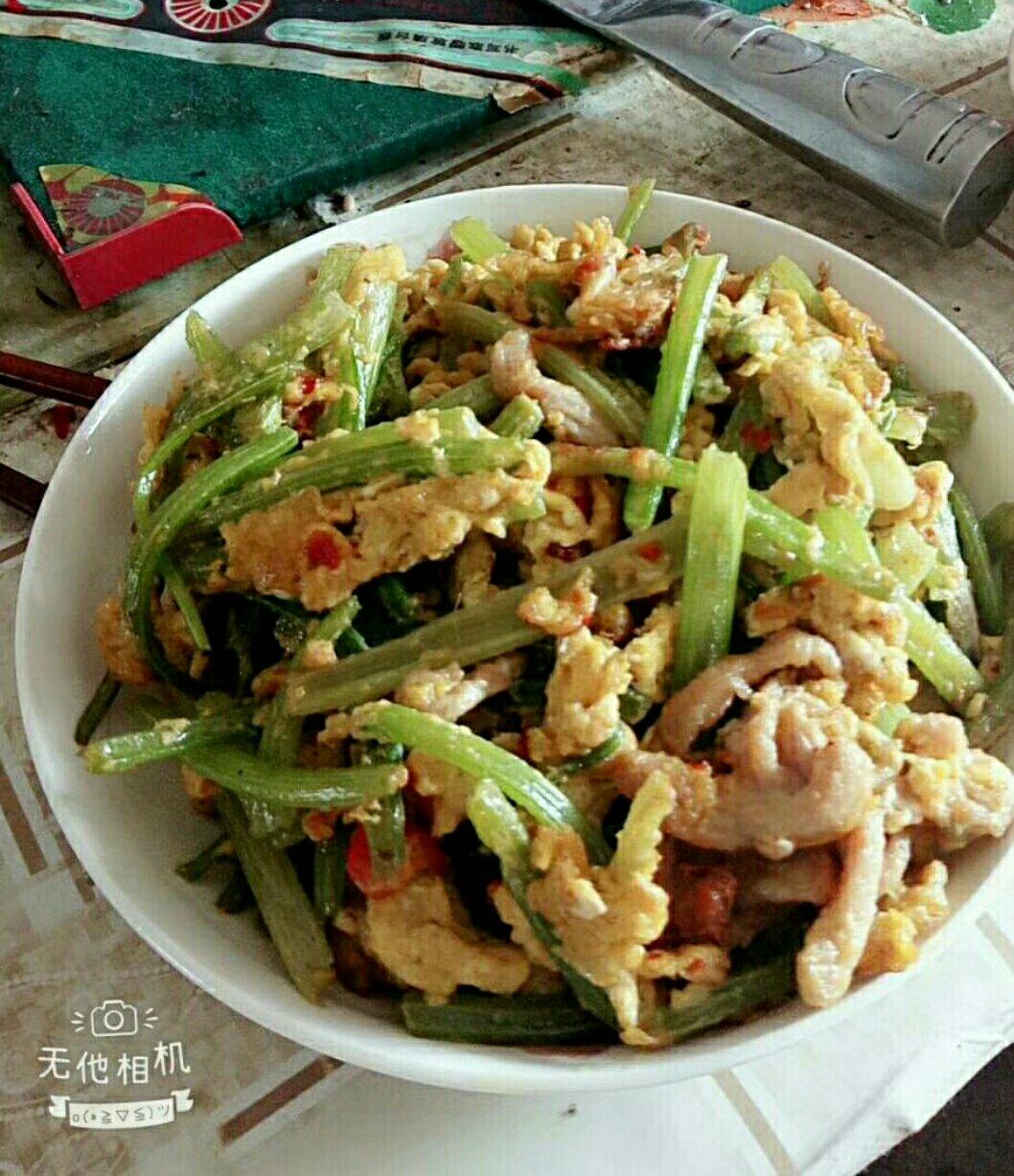 芹菜炒鸡蛋