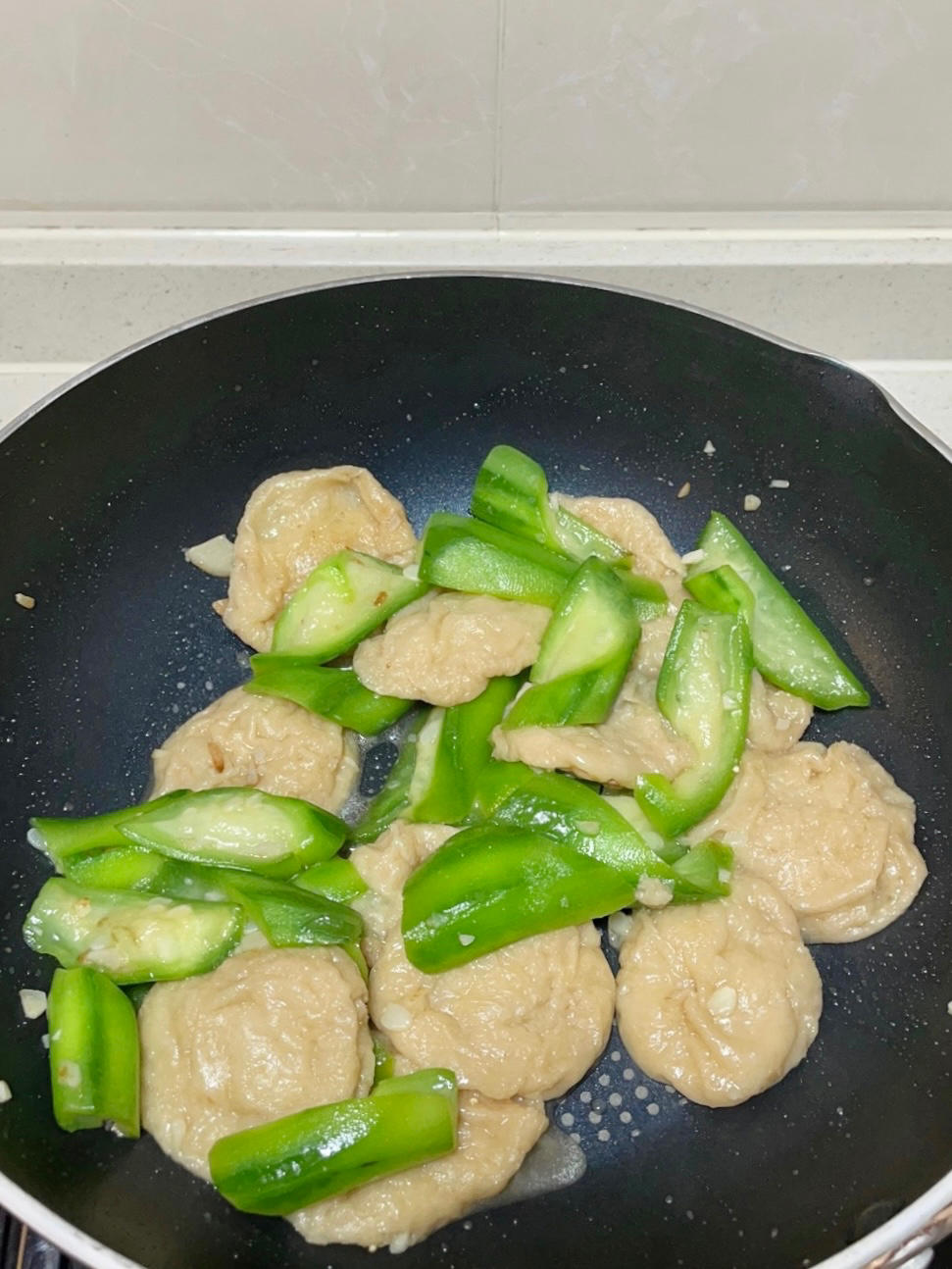 【家常菜】鱼腐焖丝瓜