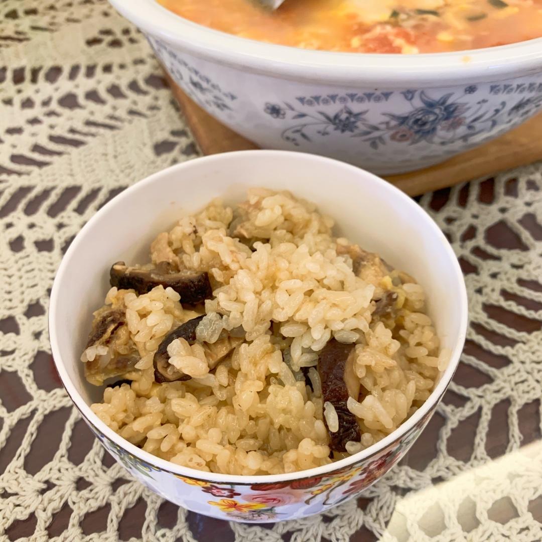 电饭锅香菇滑鸡饭