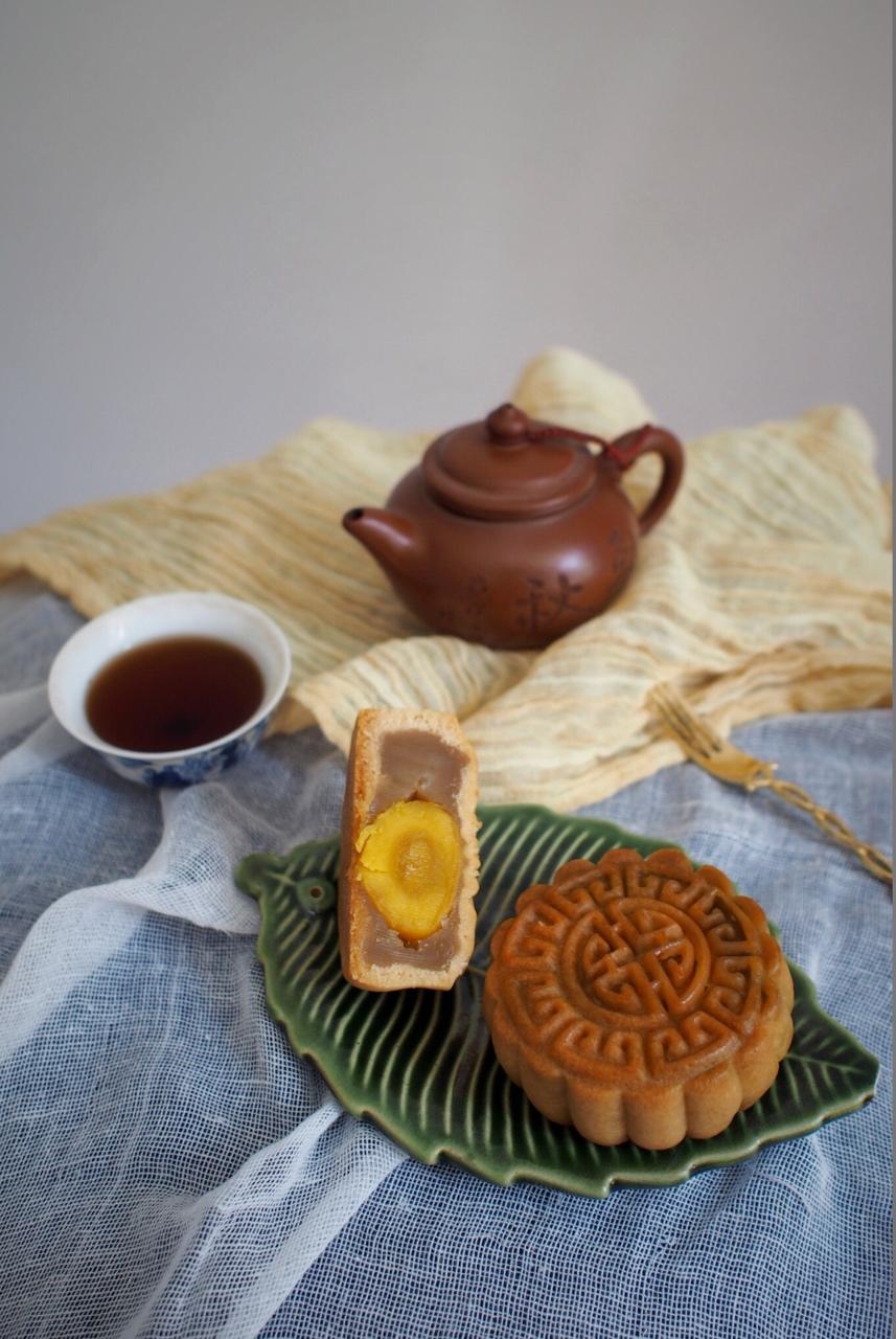 广式月饼—蛋黄莲蓉月饼