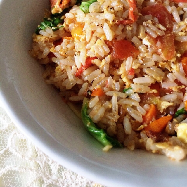 西红柿菜叶蛋炒饭
