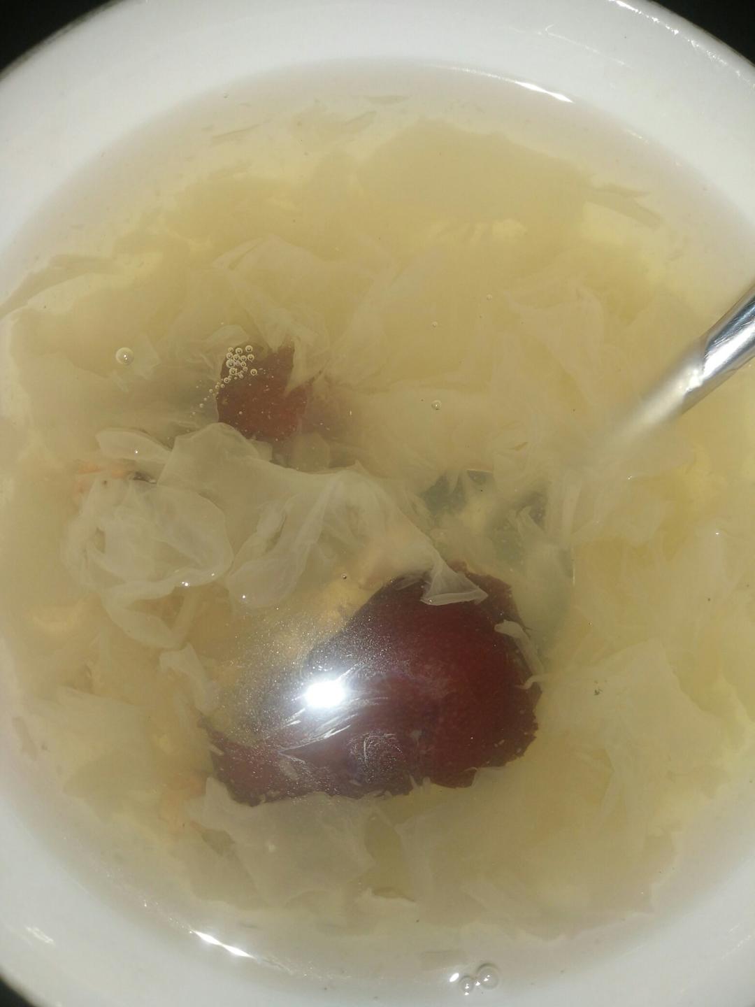 红枣银耳莲子羹