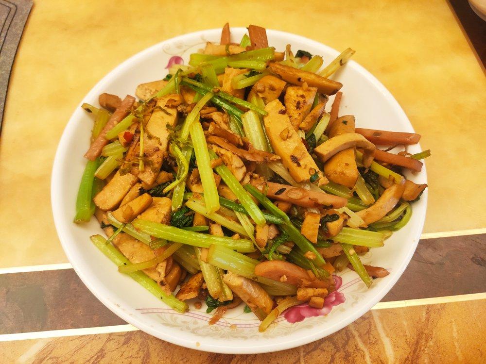 素菜：芹菜炒豆腐干
