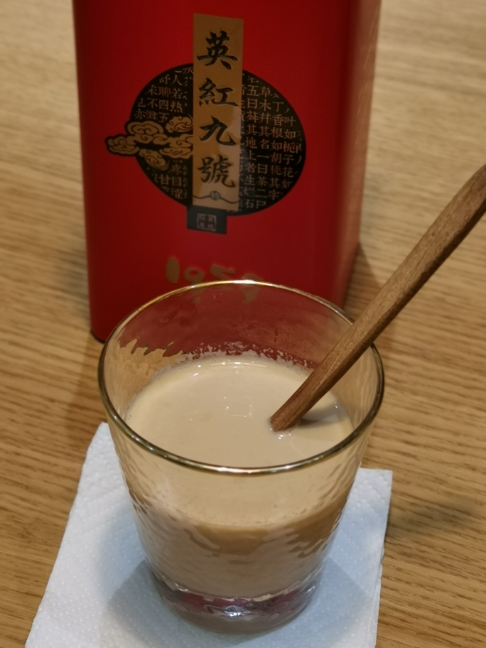 冬日第一杯自制奶茶，炒糖纯牛奶煮红茶的做法 步骤7