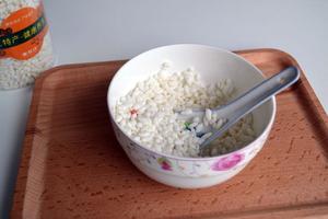 红糖开水冲泡米米的做法 步骤1
